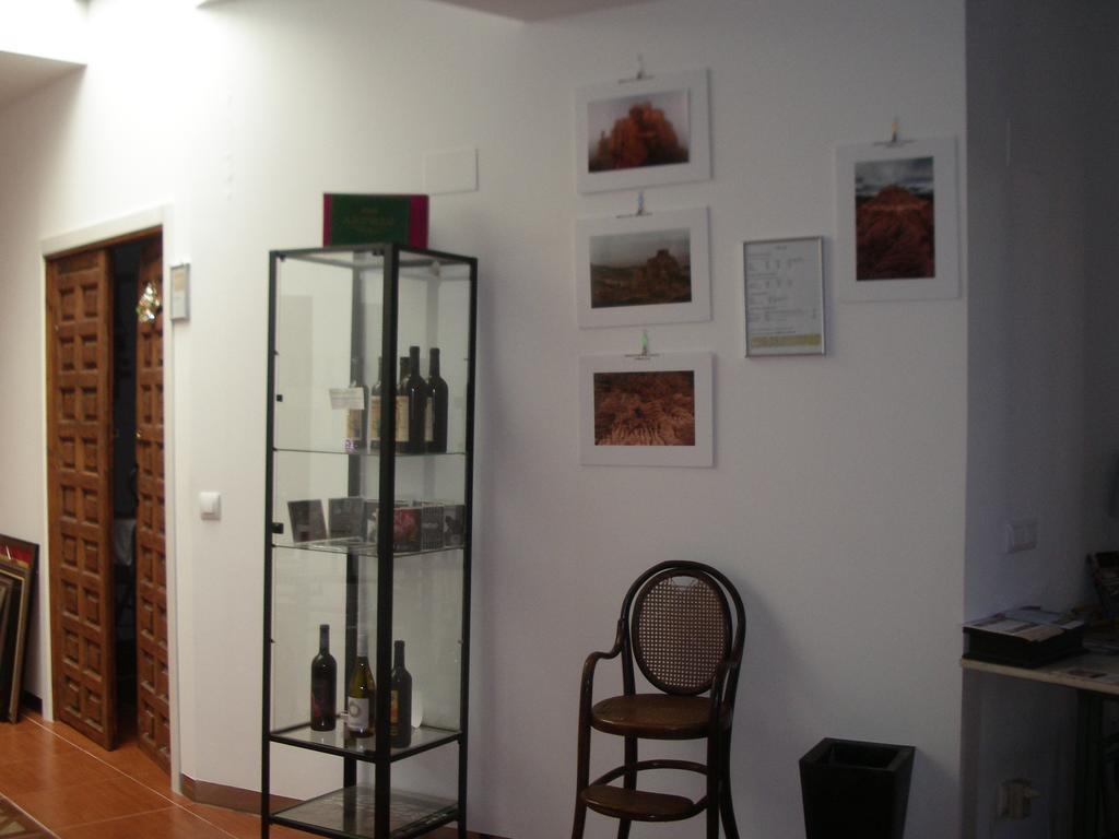 Apartamentos La Fonda Aninon Екстериор снимка