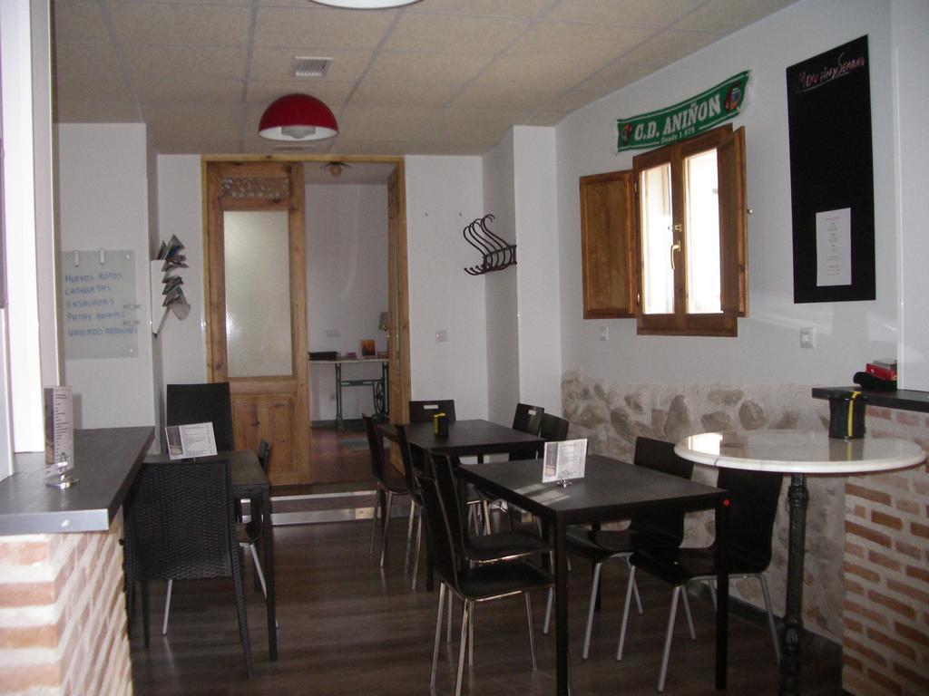 Apartamentos La Fonda Aninon Екстериор снимка