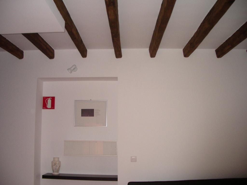Apartamentos La Fonda Aninon Стая снимка