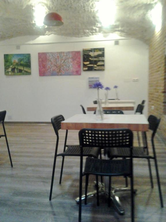 Apartamentos La Fonda Aninon Екстериор снимка