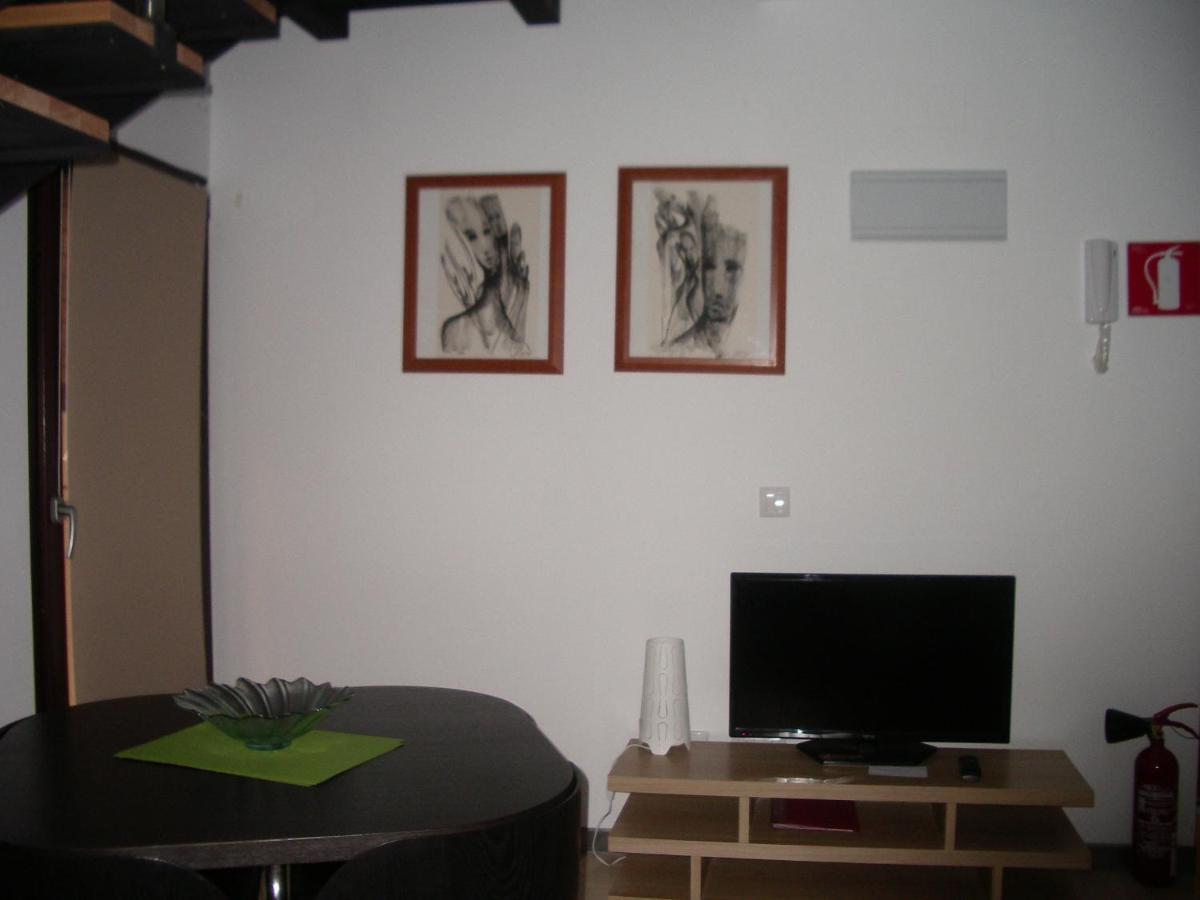 Apartamentos La Fonda Aninon Екстериор снимка