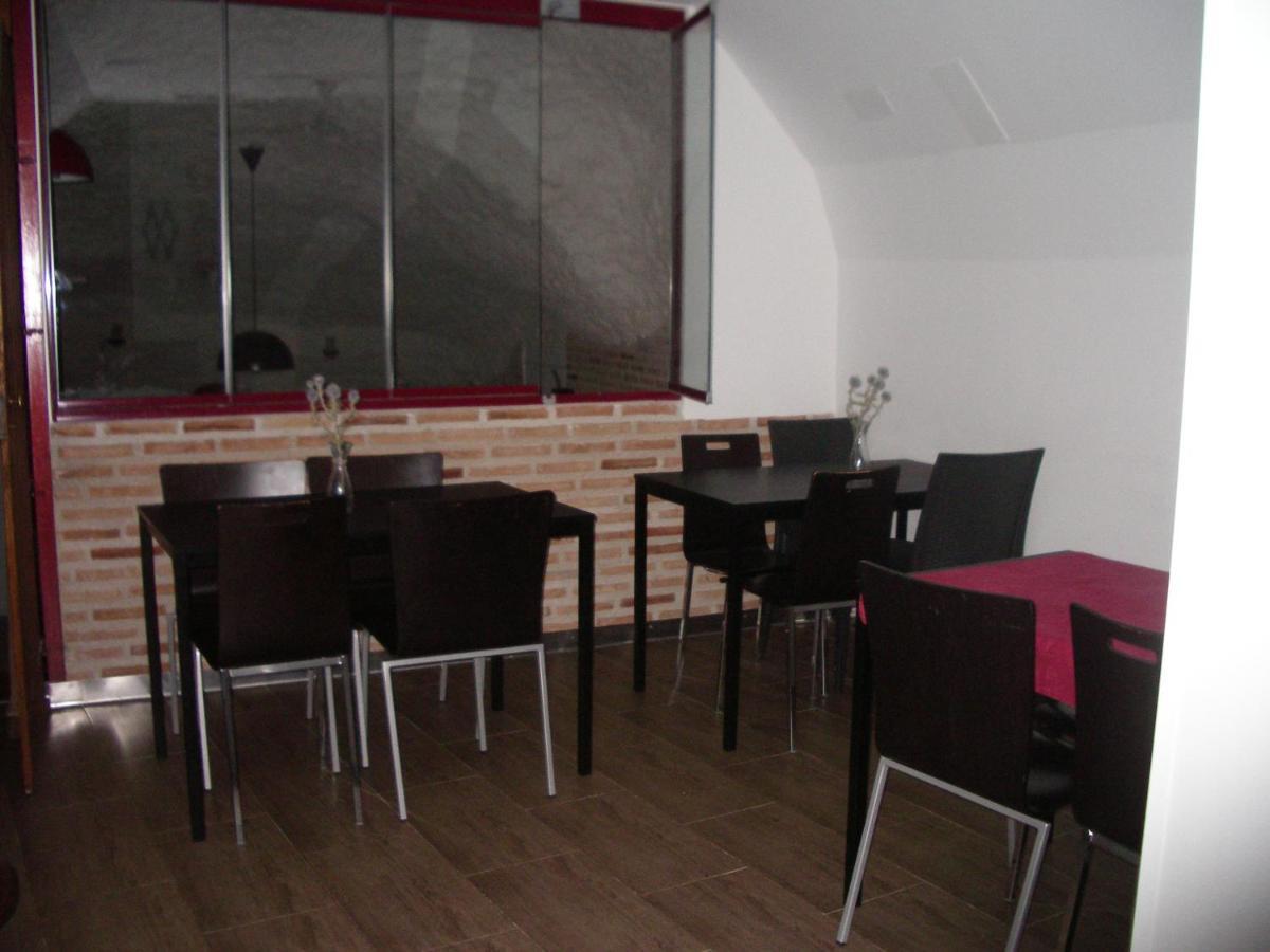 Apartamentos La Fonda Aninon Екстериор снимка