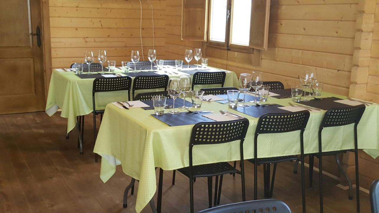 Apartamentos La Fonda Aninon Екстериор снимка