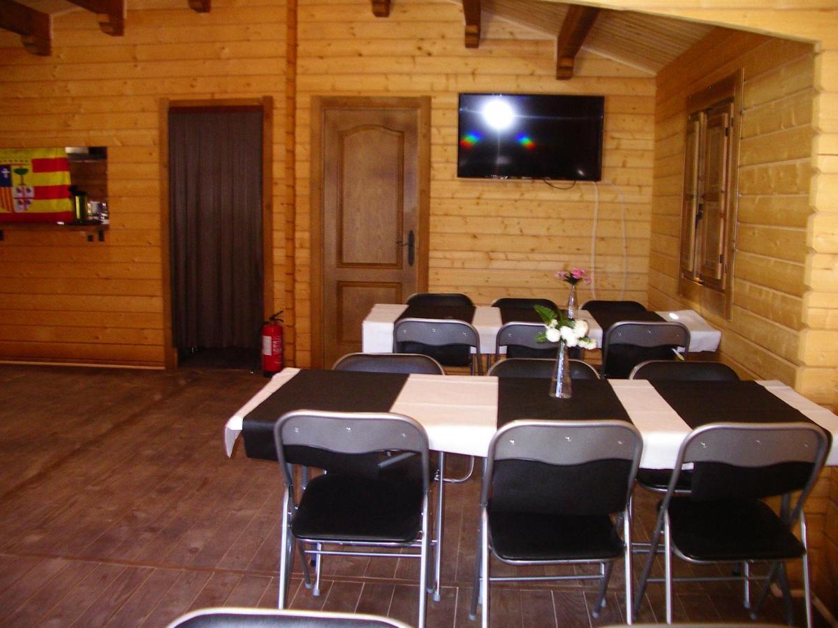 Apartamentos La Fonda Aninon Екстериор снимка