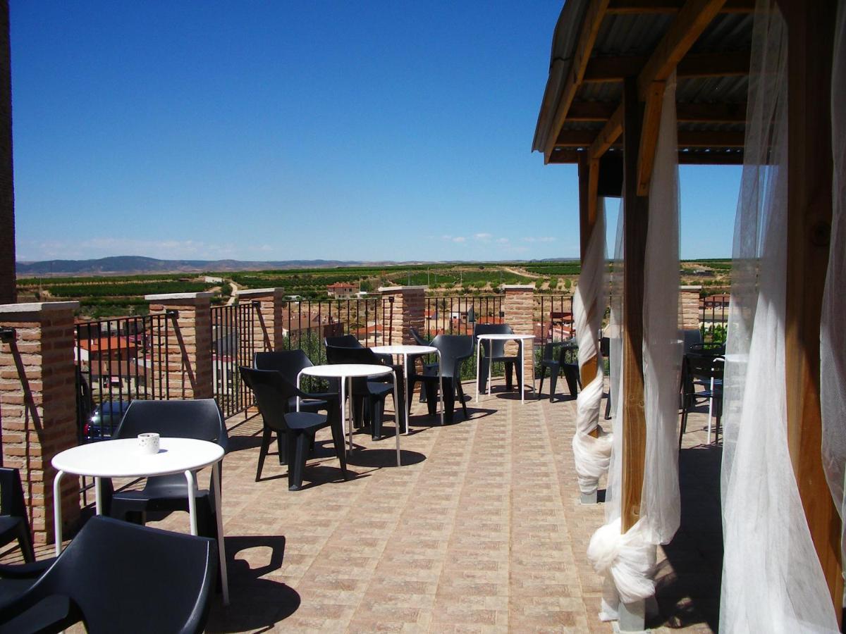 Apartamentos La Fonda Aninon Екстериор снимка